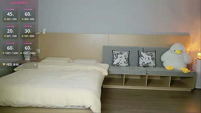 Snapshot of Lucky-baby chatting on 10.30.25 Lucky-baby online show from 10.30.25