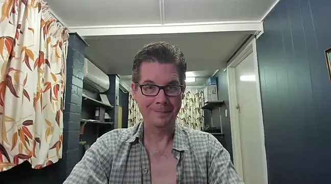Snapshot of tilobinder chatting on 12.08.24 tilobinder online show from 12.08.24