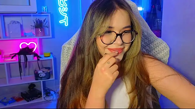 Snapshot of CutiePie3 chatting on 09.15.25 CutiePie3 online show from 09.15.25