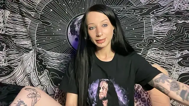 Snapshot of MissMidnightUK chatting on 10.09.25 MissMidnightUK online show from 10.09.25