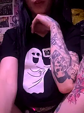 Snapshot of MissMidnightUK chatting on 10.24.25 MissMidnightUK online show from 10.24.25