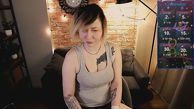 Ozalin Green online show from 02.14.25