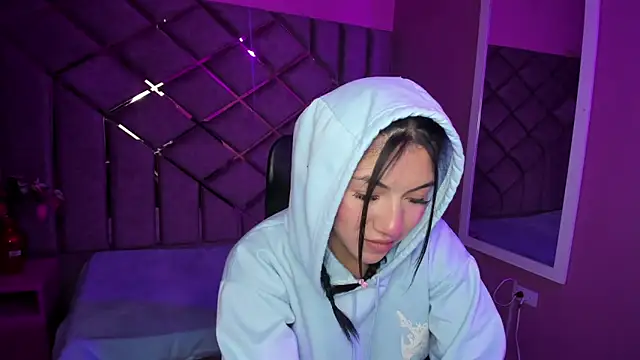 Snapshot of Poly_Sasha_ chatting on 10.19.25 Poly Sasha online show from 10.19.25