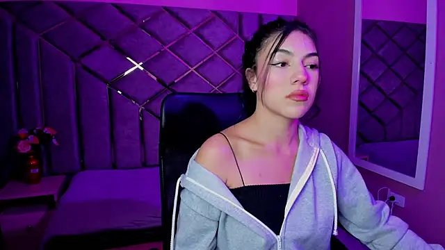 Poly Sasha  online show from 11.21.25