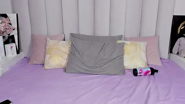 MiaKarlos online show from 04.06.26