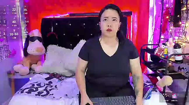 Snapshot of katieeandsharonn chatting on 01.18.25 katieeandsharonn online show from 01.18.25