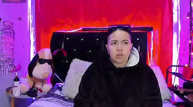 Snapshot of katieeandsharonn chatting on 01.25.25 katieeandsharonn online show from 01.25.25