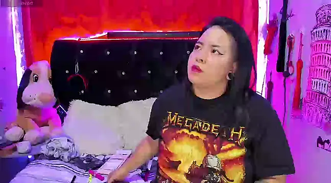 Snapshot of katieeandsharonn chatting on 02.11.25 katieeandsharonn online show from 02.11.25