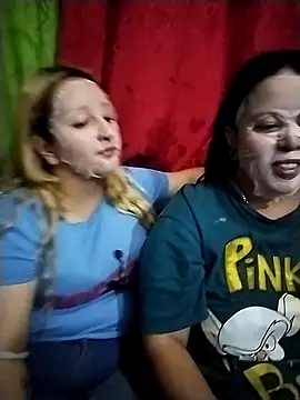 Snapshot of katieeandsharonn chatting on 03.23.25 katieeandsharonn online show from 03.23.25