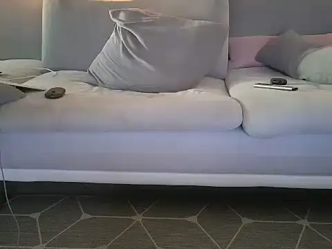 Laure11 online show from 10.16.25