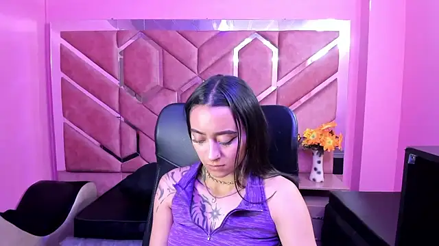 Snapshot of Miaa_Thopmson chatting on 09.11.25 Miaa Thopmson online show from 09.11.25