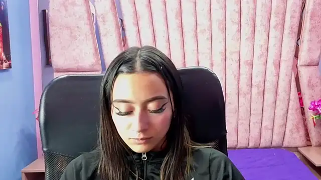 Snapshot of Miaa_Thopmson chatting on 09.19.25 Miaa Thopmson online show from 09.19.25