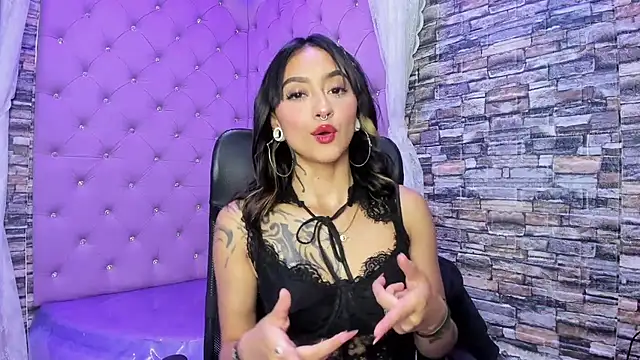 Snapshot of Miaa_Thopmson chatting on 10.21.25 Miaa Thopmson online show from 10.21.25