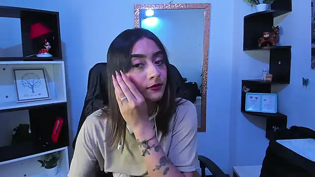 Snapshot of Miaa_Thopmson chatting on 10.28.25 Miaa Thopmson online show from 10.28.25