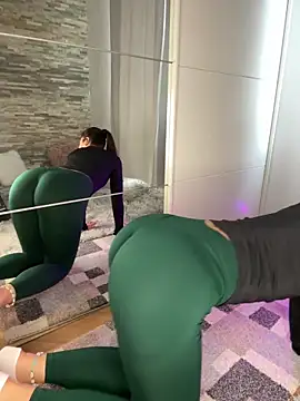 LeonieLindner online show from 01.12.25