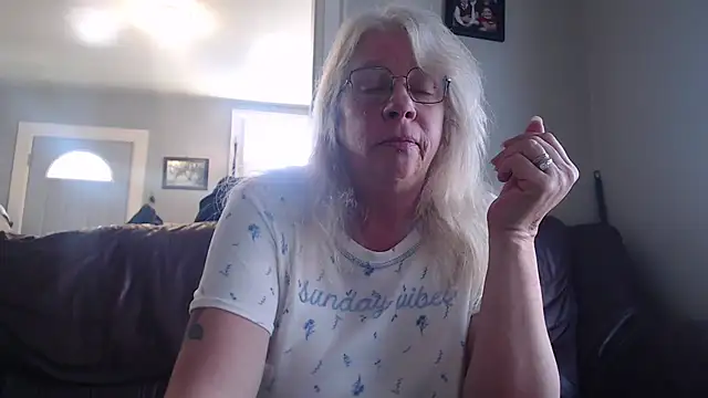 Snapshot of canadiancougar1965 chatting on 03.08.25 canadiancougar1965 online show from 03.08.25