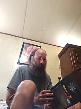 Snapshot of Beyond1978 chatting on 10.04.25 Beyond1978 online show from 10.04.25