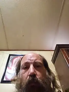 Snapshot of Beyond1978 chatting on 10.11.25 Beyond1978 online show from 10.11.25