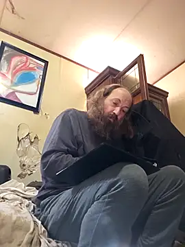 Snapshot of Beyond1978 chatting on 11.04.25 Beyond1978 online show from 11.04.25