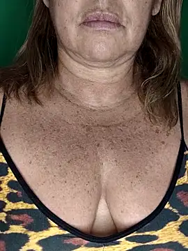 Kasandra Ho online show from 10.18.25