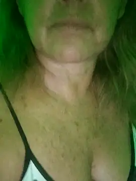 Kasandra Ho online show from 12.17.25