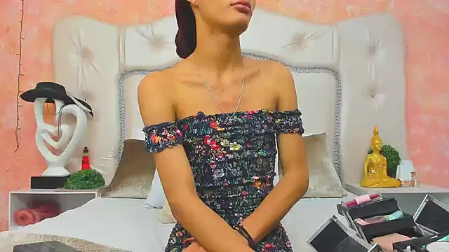 NahomiWhitel online show from 02.12.25