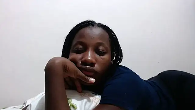 Snapshot of kharoll chatting on 06.17.26 kharoll online show from 06.17.26