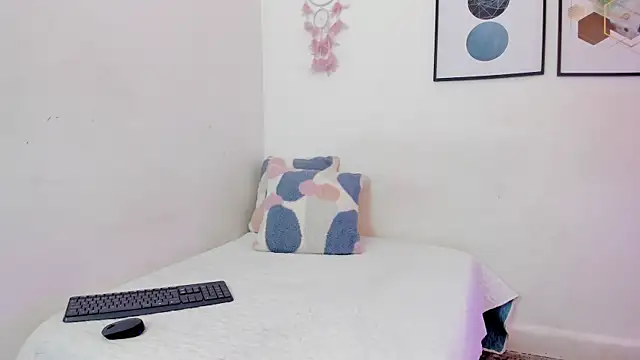 Abriil7 online show from 10.13.25