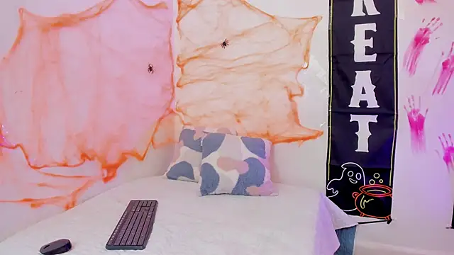 Abriil7 online show from 10.28.25