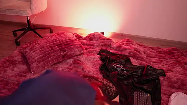 Snapshot of Megga_Bluee chatting on 10.25.25 Megga Bluee online show from 10.25.25