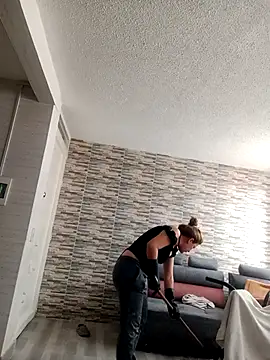 Snapshot of Skylar-Vox- chatting on 09.18.25 Skylar-Vox- online show from 09.18.25