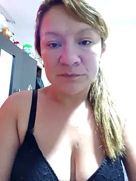 Snapshot of Skylar-Vox- chatting on 09.30.25 Skylar-Vox- online show from 09.30.25