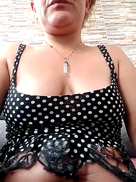 Snapshot of Skylar-Vox- chatting on 10.17.25 Skylar-Vox- online show from 10.17.25