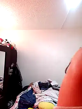 Snapshot of Skylar-Vox- chatting on 10.21.25 Skylar-Vox- online show from 10.21.25