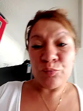 Snapshot of Skylar-Vox- chatting on 11.01.25 Skylar-Vox- online show from 11.01.25