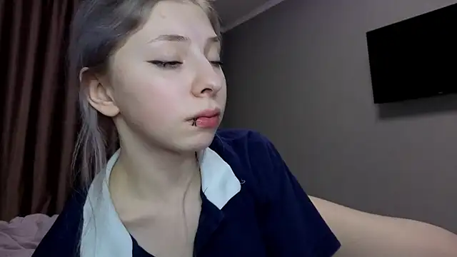 Snapshot of RinnMariko chatting on 02.24.25 RinnMariko online show from 02.24.25