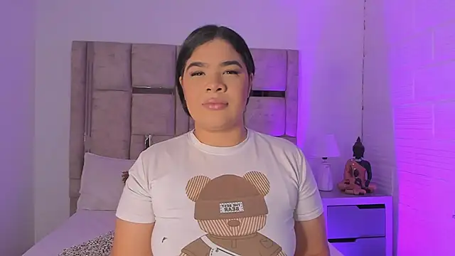 EmmaBecket2 online show from 10.16.25