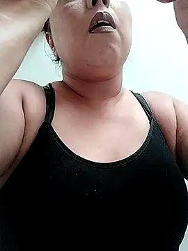 Snapshot of samanta_owenss chatting on 03.11.25 samanta owenss online show from 03.11.25
