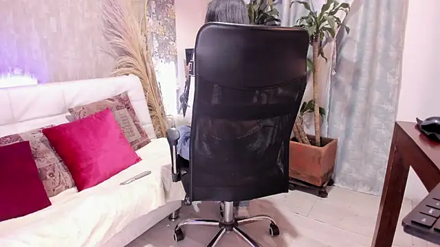 maddy cooper  online show from 10.14.25