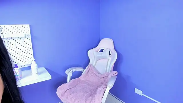 Annie9  online show from 10.04.25