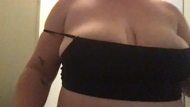 Snapshot of FatalRose chatting on 01.04.25 FatalRose online show from 01.04.25