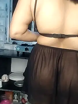 Hottyalia online show from 02.22.25