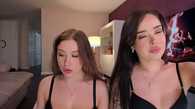 Snapshot of hannah_x_x_ chatting on 10.05.25 hannah x x online show from 10.05.25