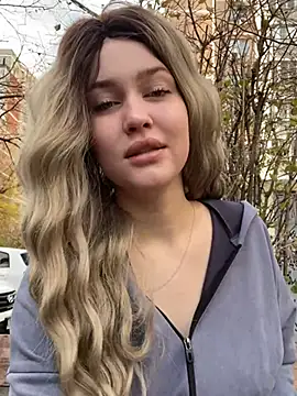 Snapshot of KikiWatson chatting on 12.12.24 KikiWatson online show from 12.12.24