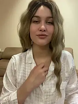 Snapshot of KikiWatson chatting on 12.13.24 KikiWatson online show from 12.13.24