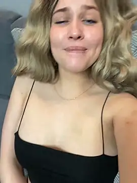 Snapshot of KikiWatson chatting on 12.14.24 KikiWatson online show from 12.14.24