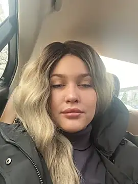 Snapshot of KikiWatson chatting on 12.15.24 KikiWatson online show from 12.15.24