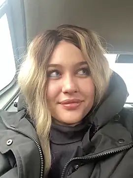 Snapshot of KikiWatson chatting on 12.17.24 KikiWatson online show from 12.17.24