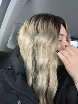 Snapshot of KikiWatson chatting on 12.19.24 KikiWatson online show from 12.19.24