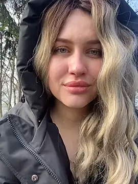 Snapshot of KikiWatson chatting on 12.19.24 KikiWatson online show from 12.19.24